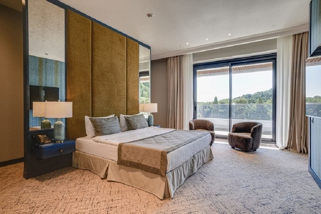 rooms-люкс-с-видом-на-морена-парк