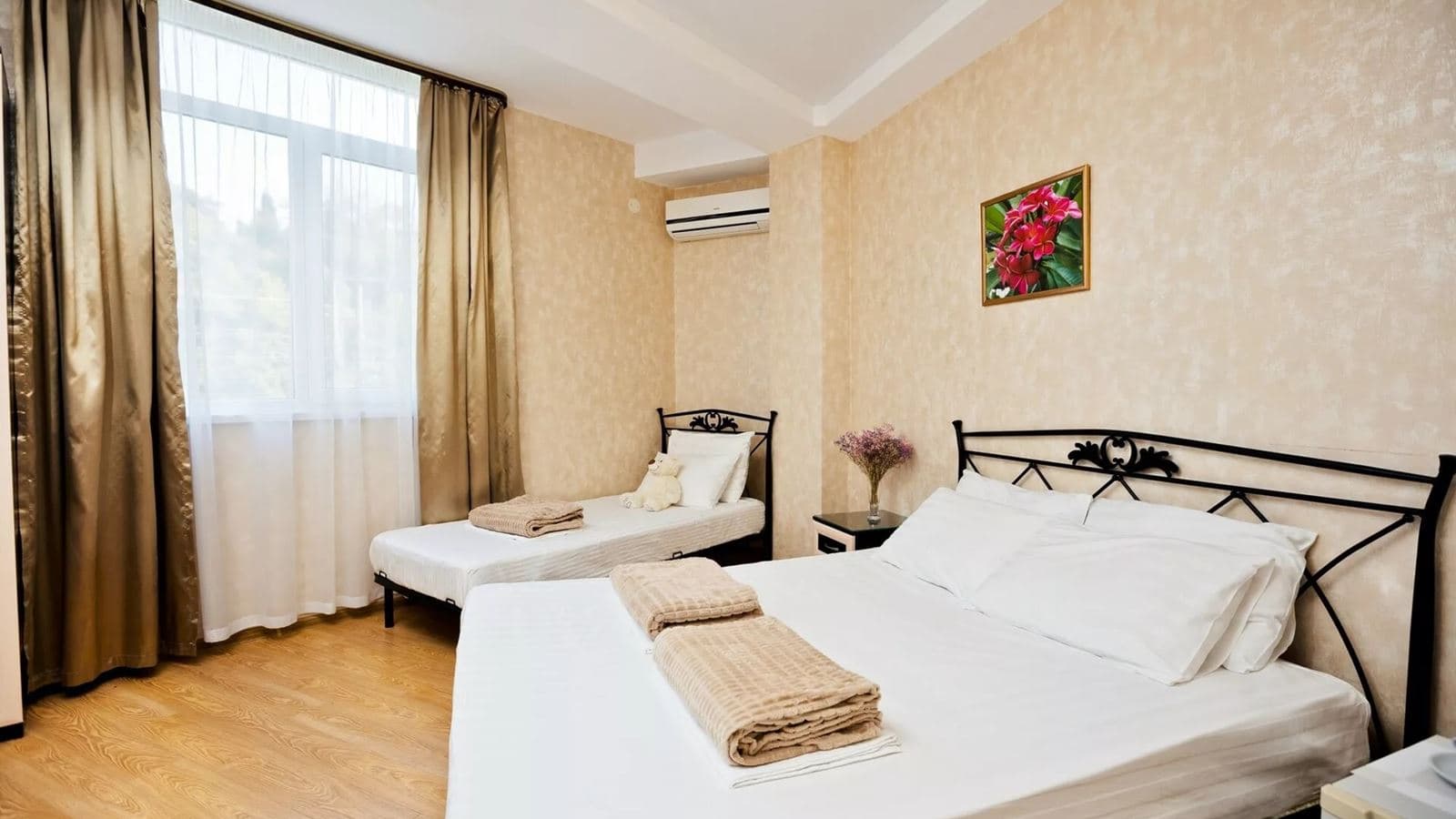 rooms-triple-yard-1