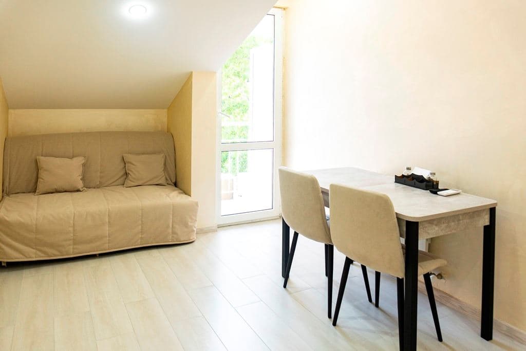 rooms-studio-balcony