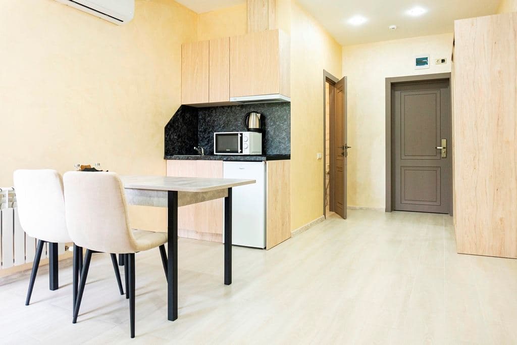 rooms-deluxe-balcony