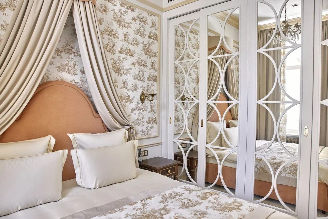rooms-двухкомнатный-люкс-роял-с-террасой-и-с-видом-на-сад