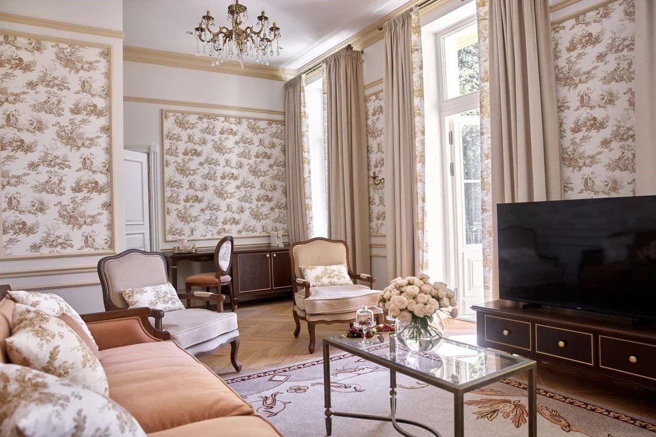 rooms-двухкомнатный-люкс-роял-с-террасой-и-с-видом-на-сад