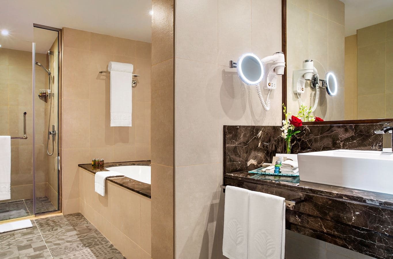 rooms-one-bedroom-suite-with-balcony