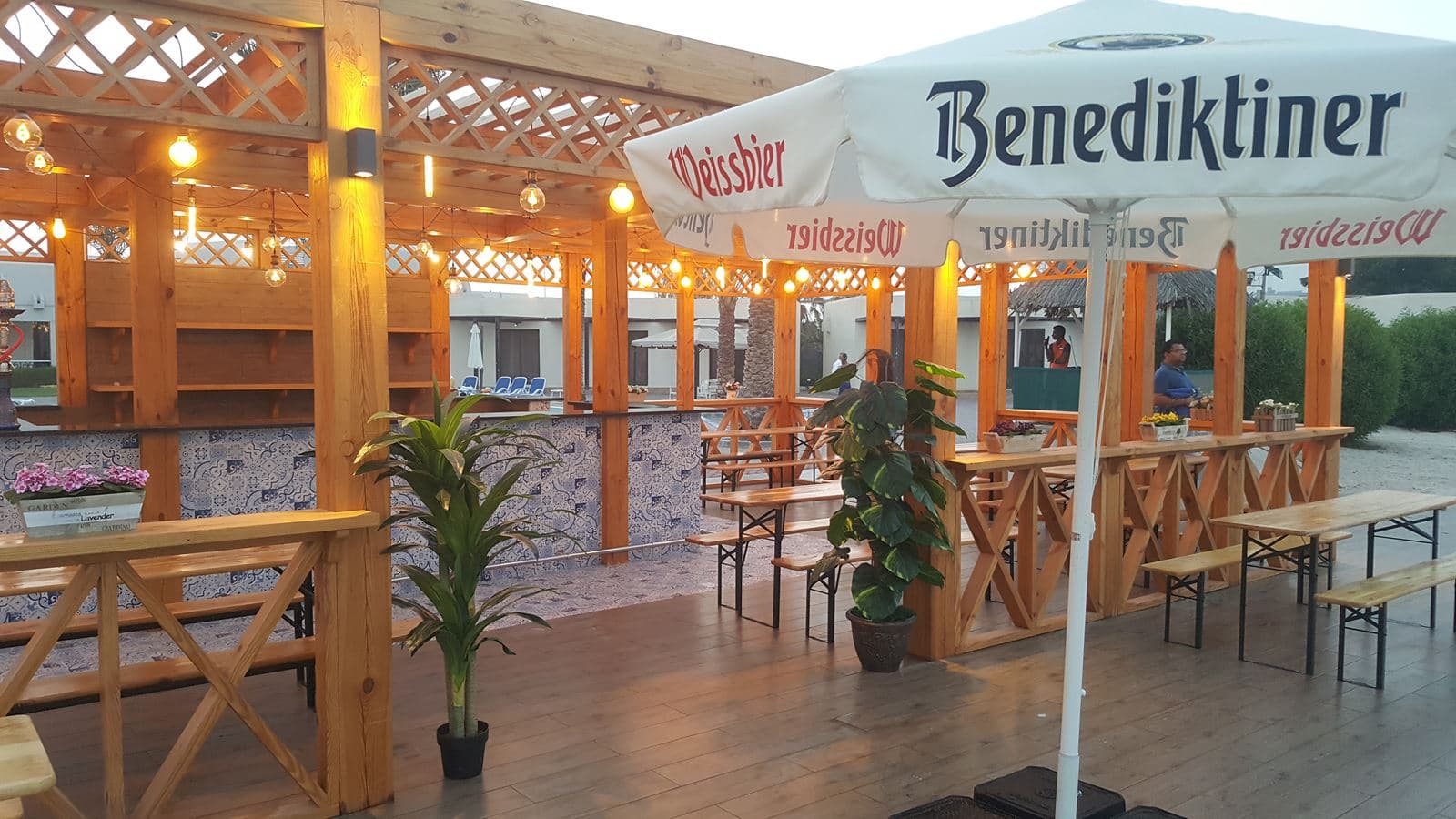 restaurants-biergarten-beach-bar