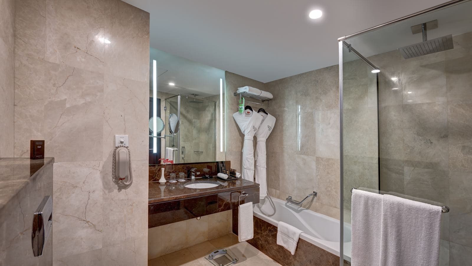 rooms-deluxe-room
