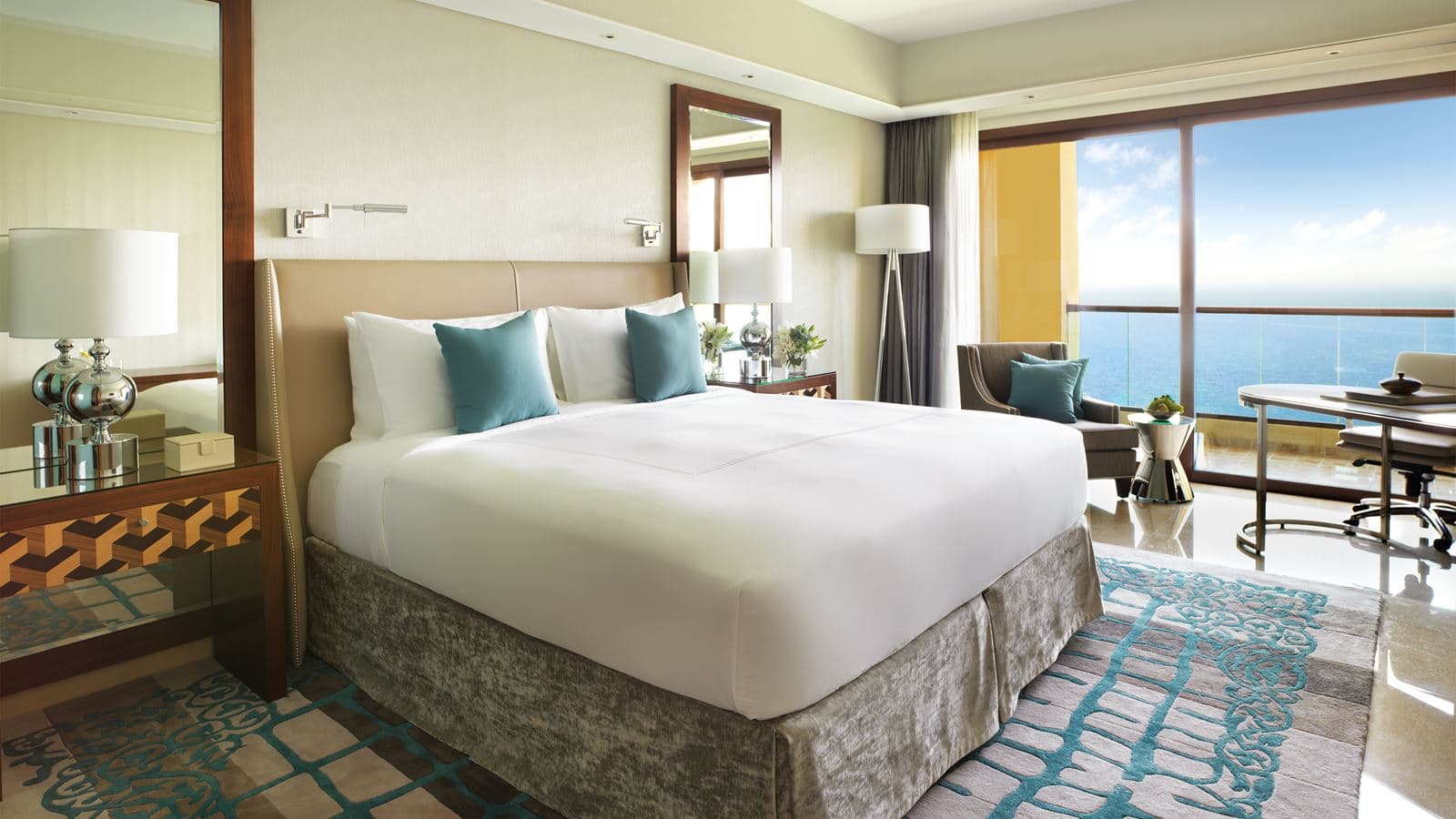 rooms-deluxe-room-king