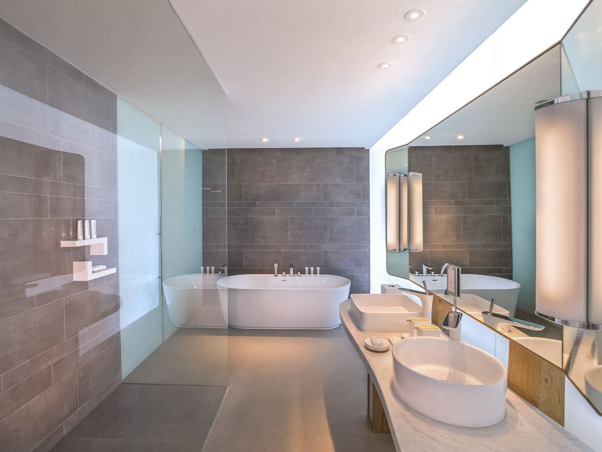 rooms-luux-skyline-view-room