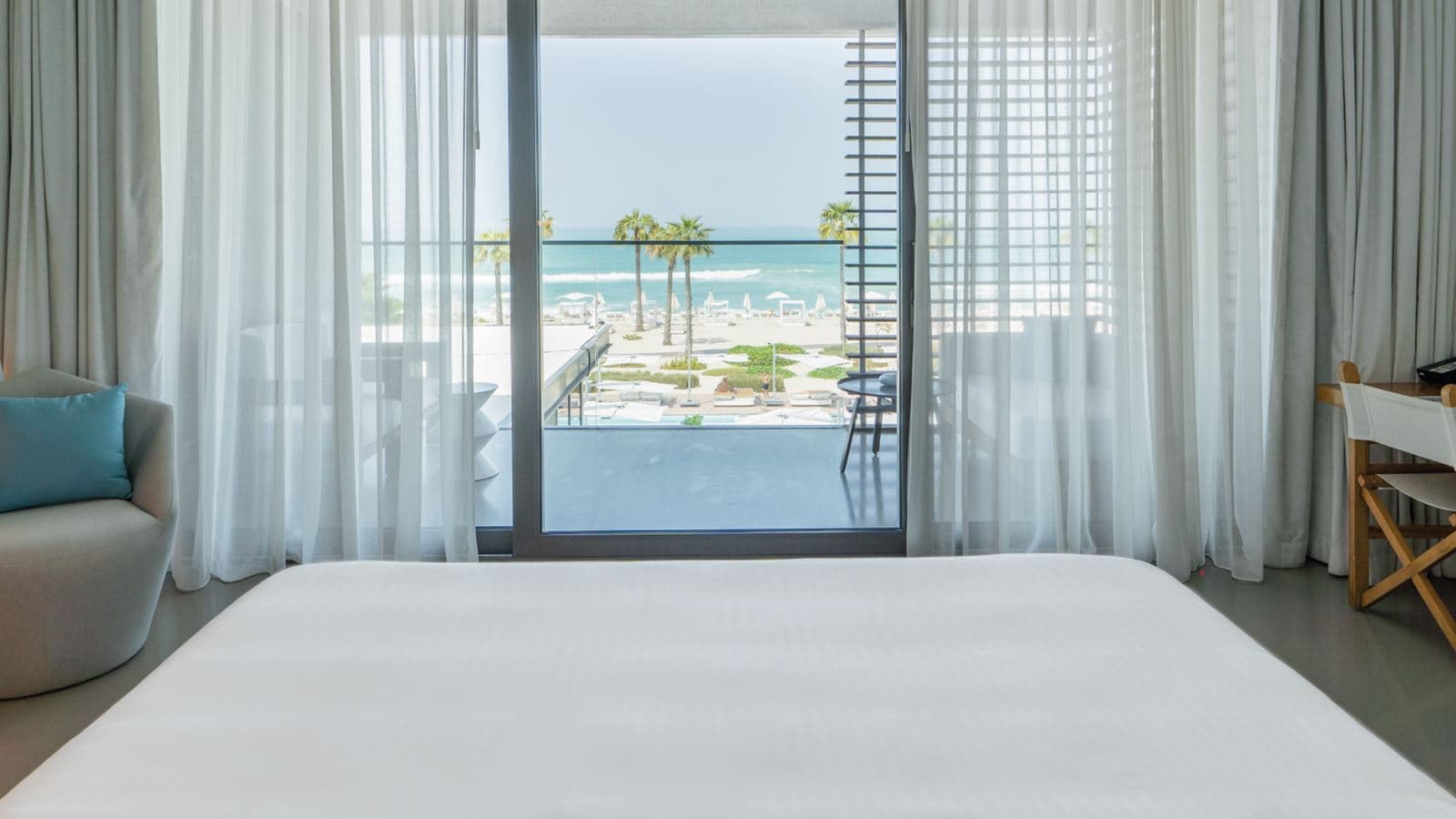 rooms-luux-room-sea-view
