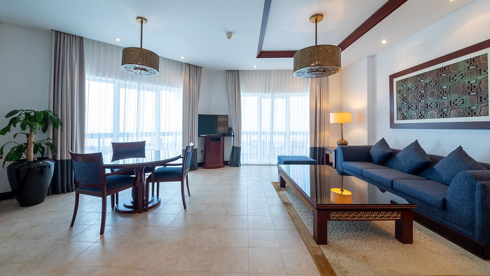 rooms-deluxe-suite