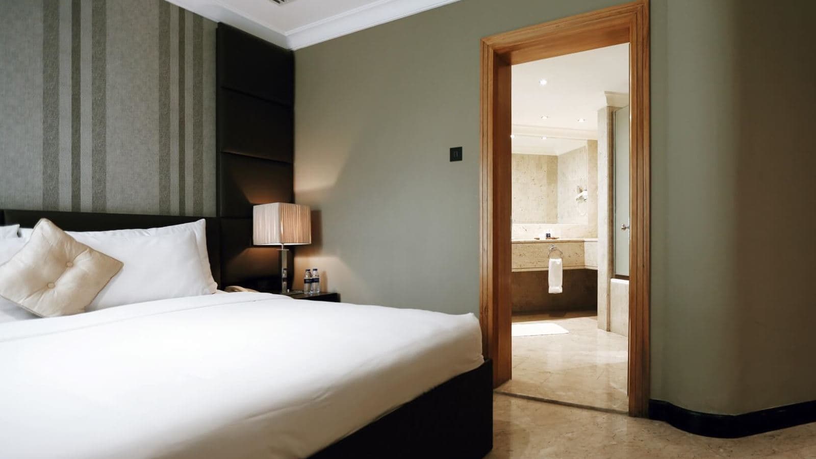 rooms-deluxe-room
