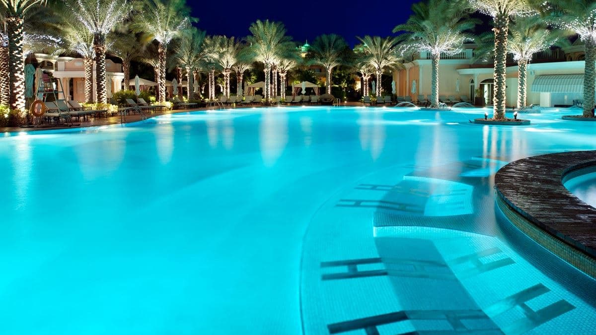 bars-swim-up-bar