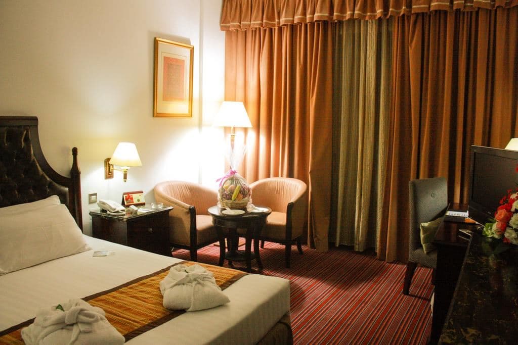 rooms-deluxe-room