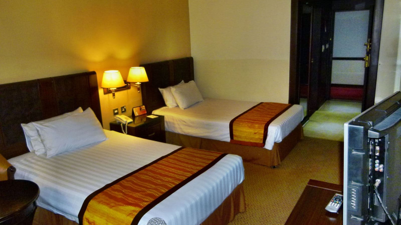 rooms-deluxe-room
