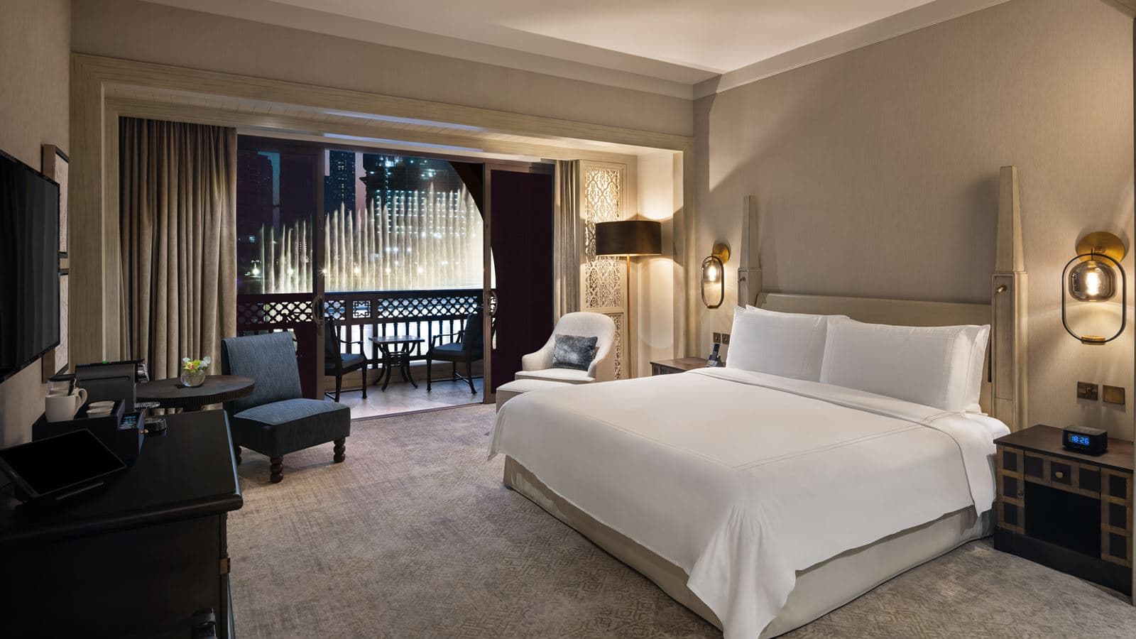 rooms-palace-fountain-view-room