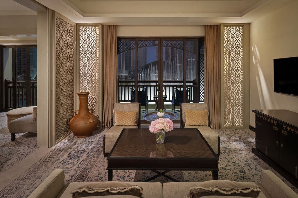 rooms-palace-suite-fountain-view