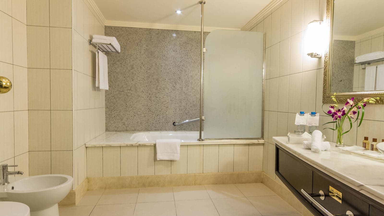 rooms-classic-room-relax-and-enjoy-your-stay-in-thirty-square-meters-space-designed-to-feel-just-like-home-each-room-features-a-king-or-twin-size-beds-invites-you-to-tuck-in-for-a-good-sleep-generous-working-desk-wirless-internet-access-flat-screen-tv-air-condtion-complete-with-an-ensuite-bathroom-and-other-top-line-room-amenities