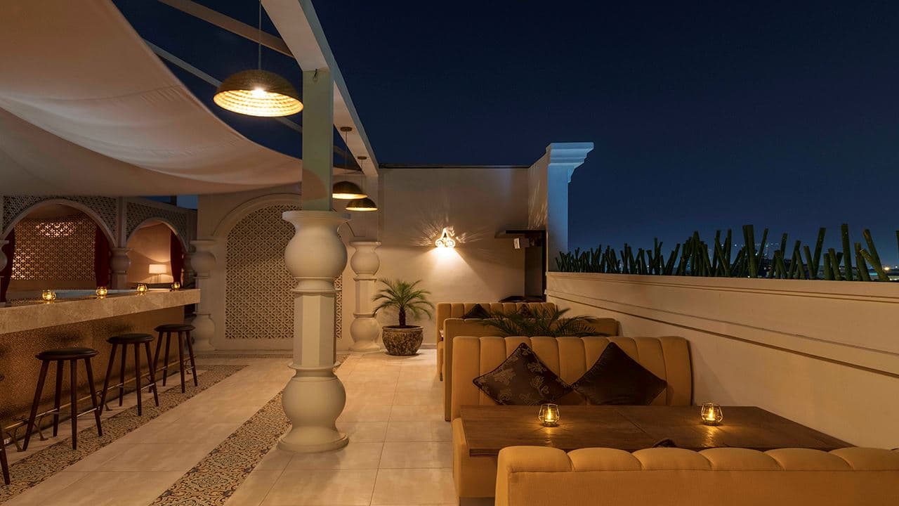 bars-the-deck-pool-bar-and-grill