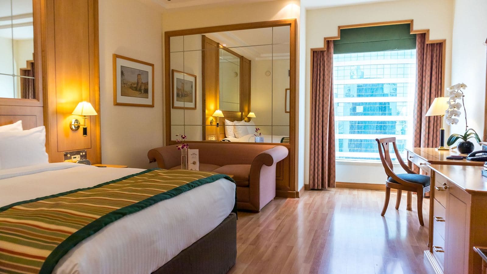 rooms-club-room