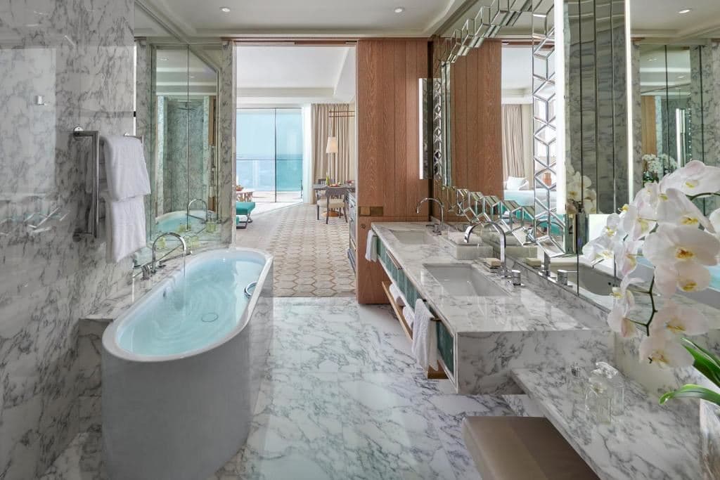 rooms-club-deluxe-sea-view-room