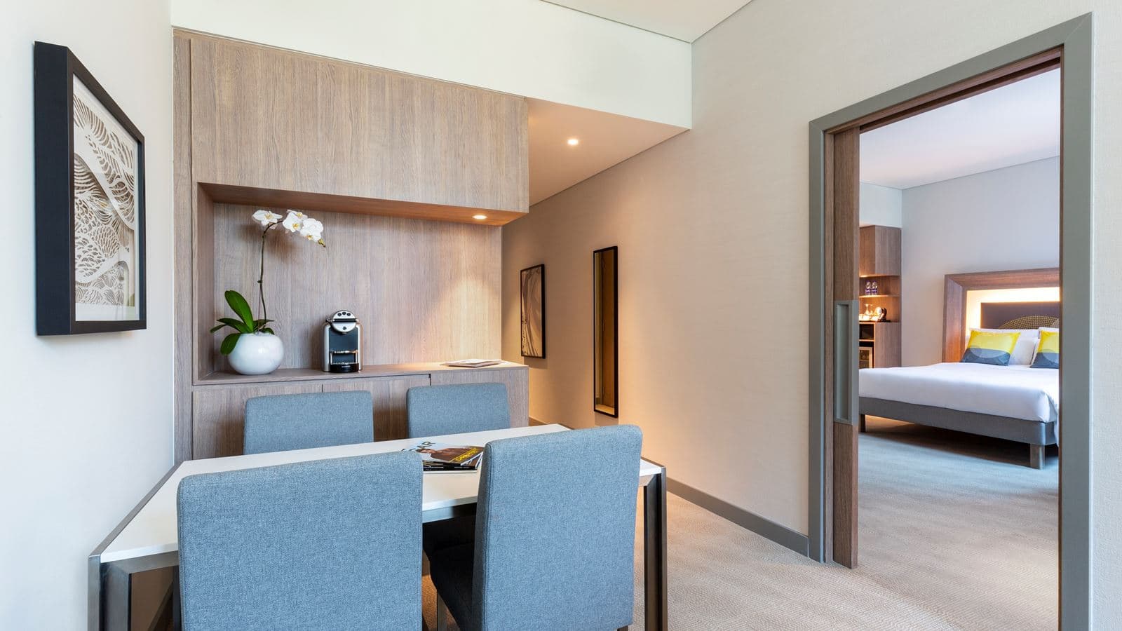 rooms-deluxe-suite