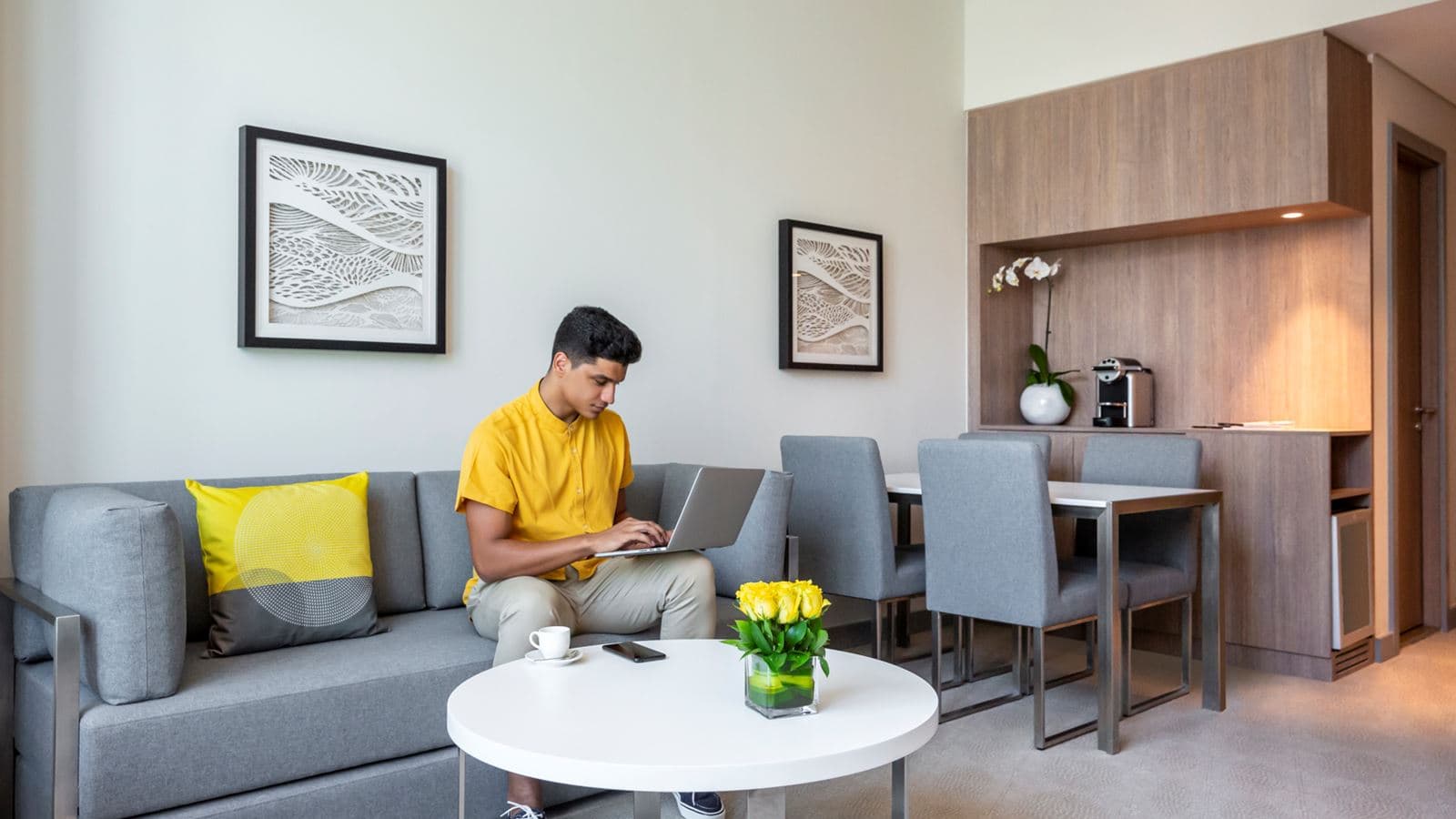 rooms-deluxe-suite