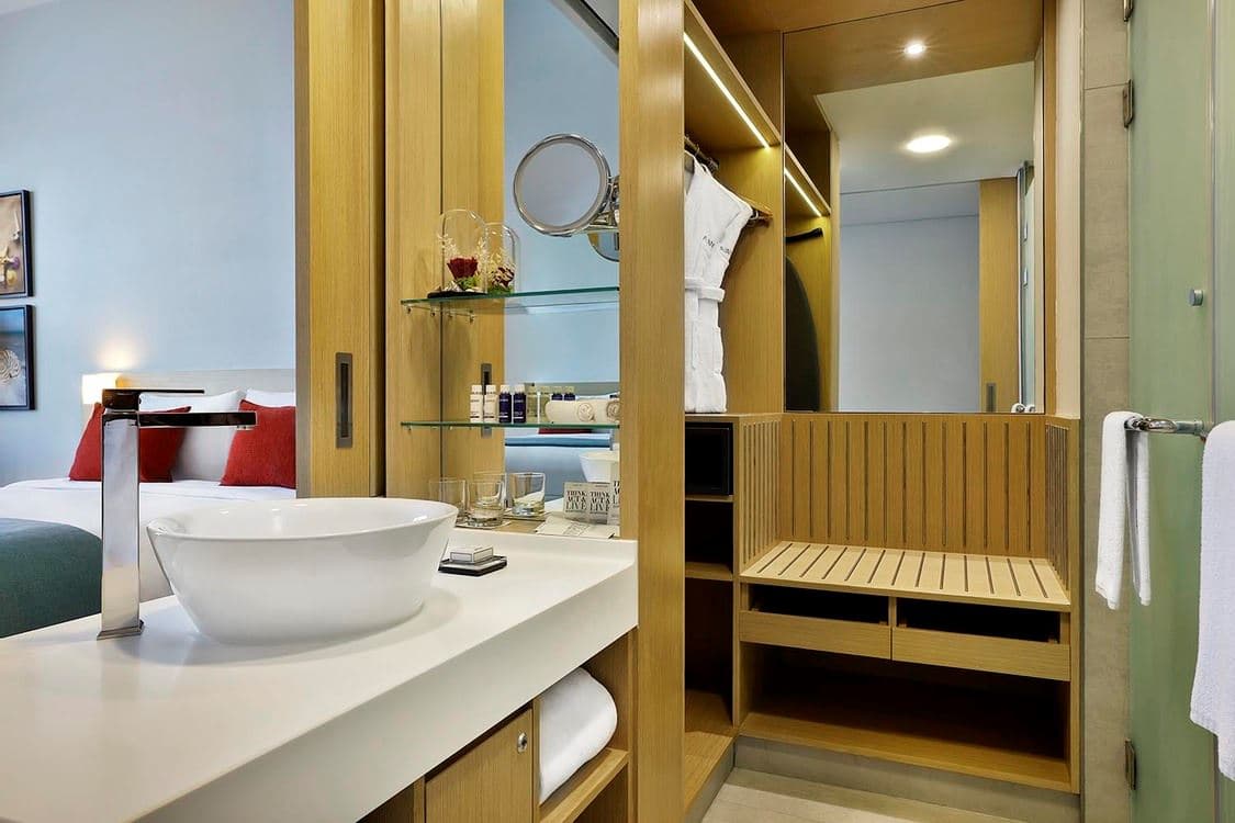 rooms-superior-room-pool-view