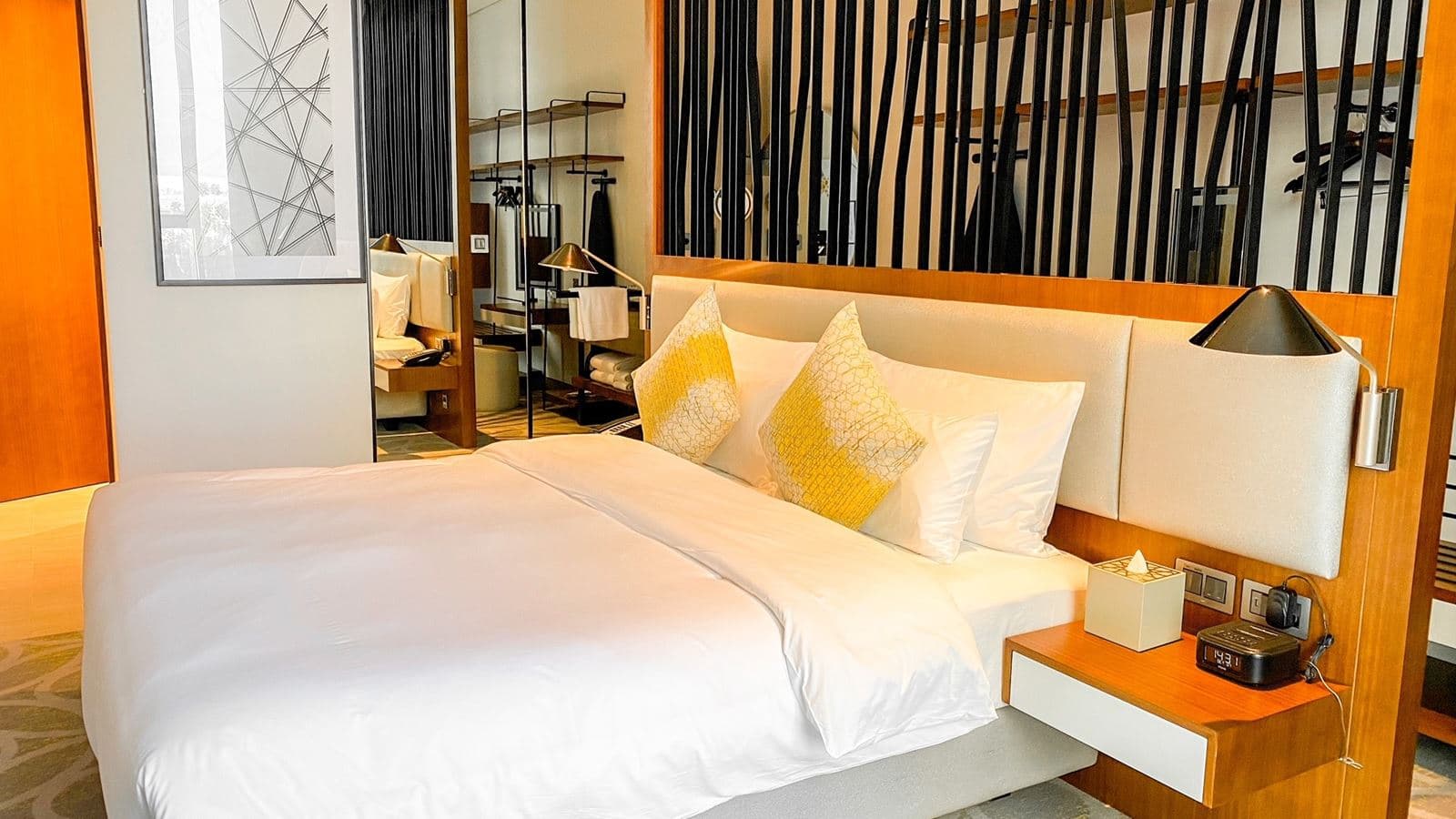 rooms-deluxe-room