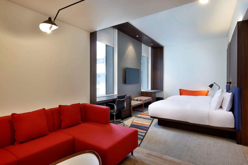 rooms-savvy-king-roomtwin-room