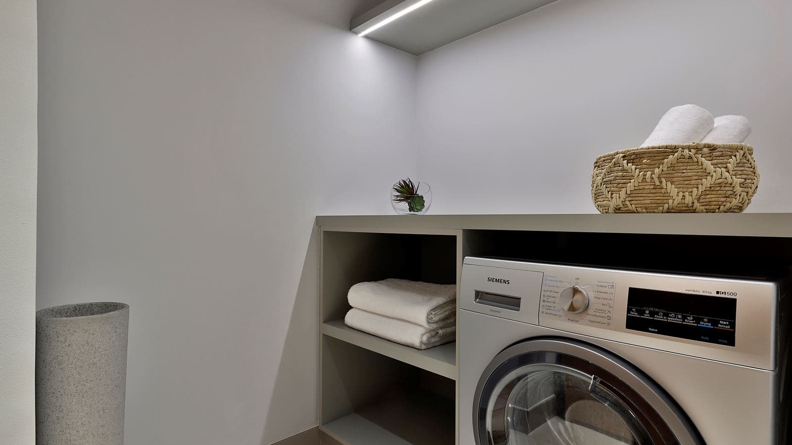 rooms-king-two-bedroom-corner-apartment