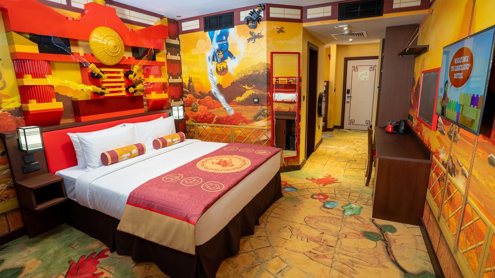 rooms-run-of-the-house-fully-themed-room