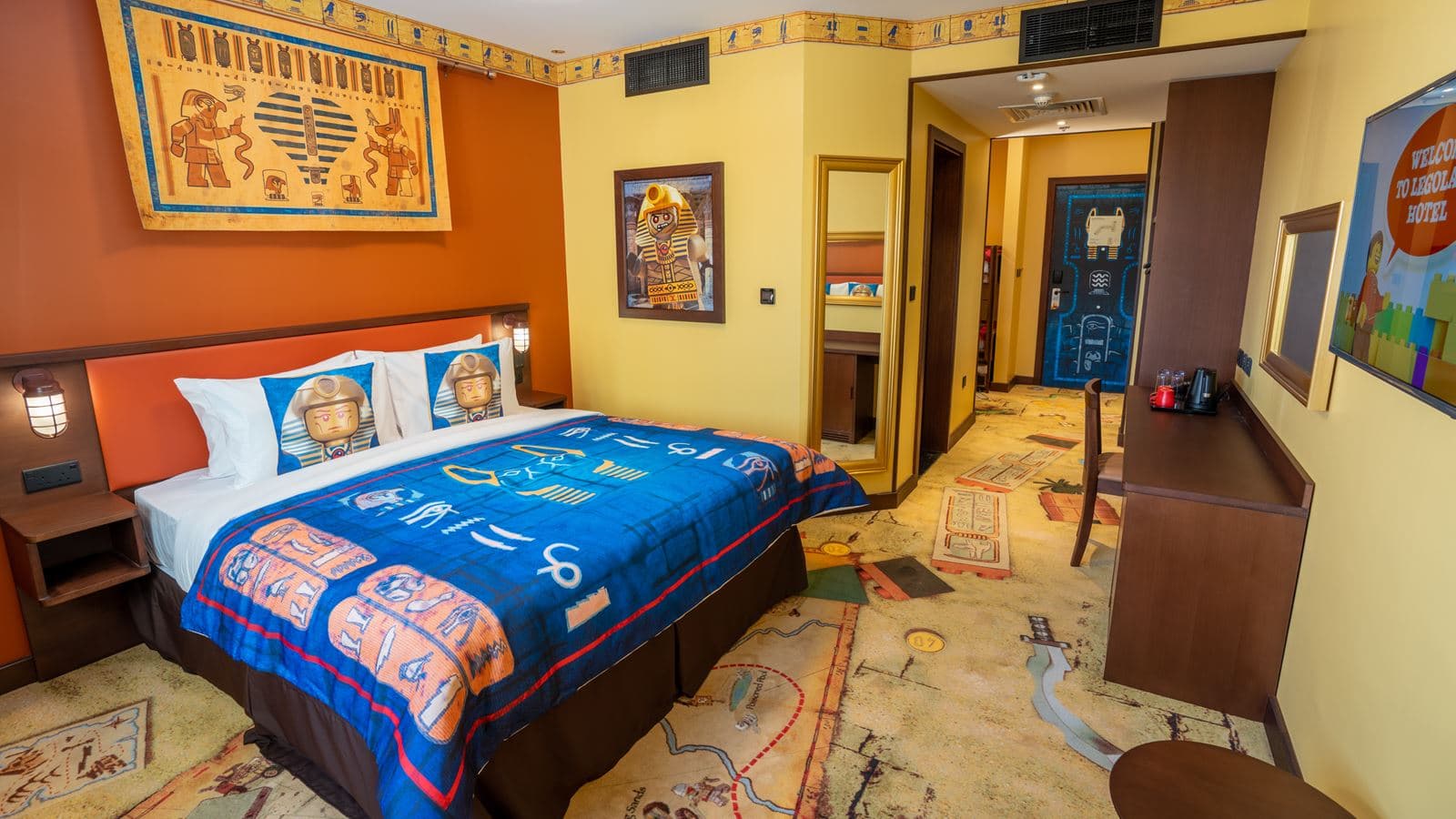 rooms-run-of-the-house-themed-room