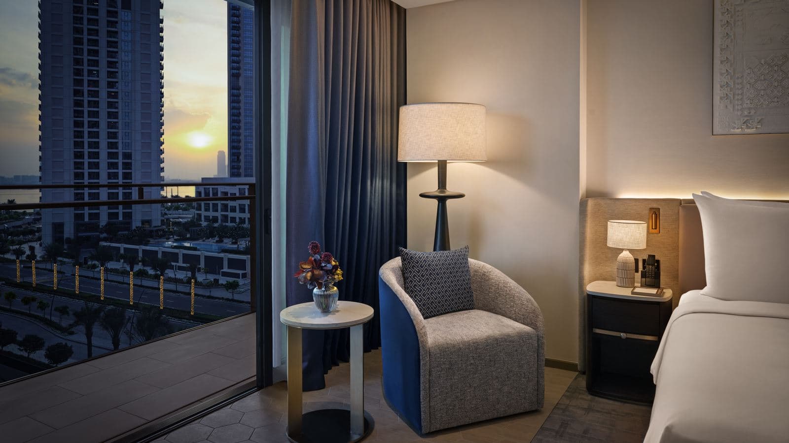 rooms-deluxe-partial-canal-view-twin