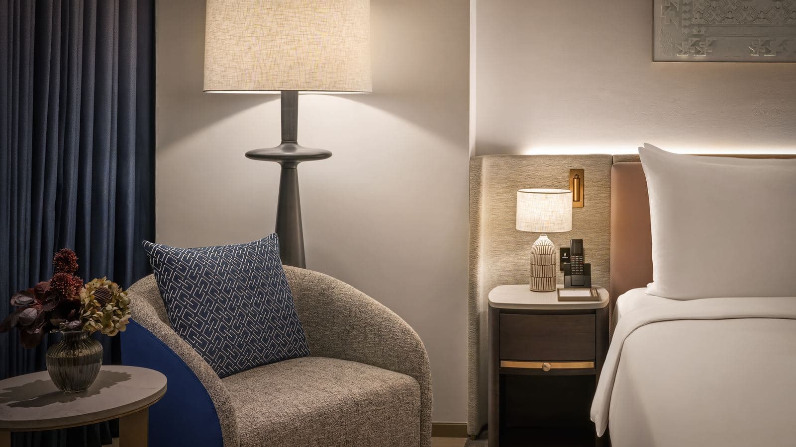 rooms-deluxe-partial-canal-view-twin
