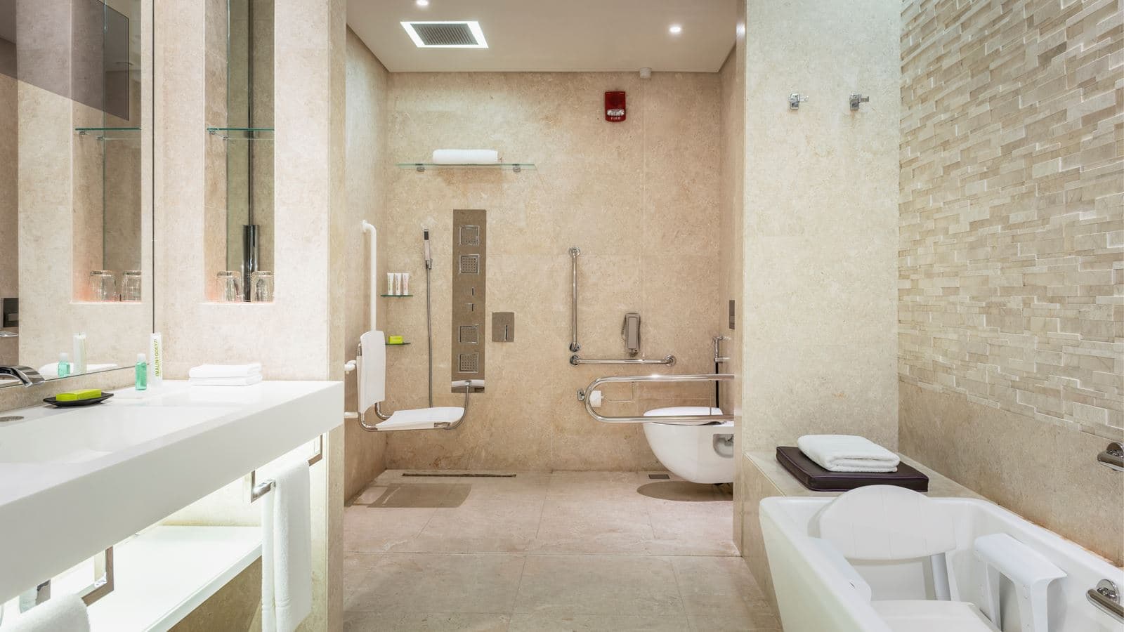 rooms-le-royal-club-room