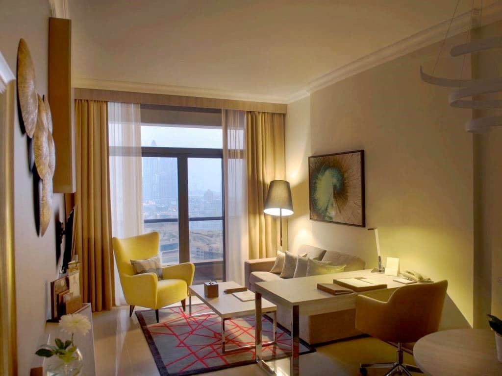 rooms-deluxe-suite