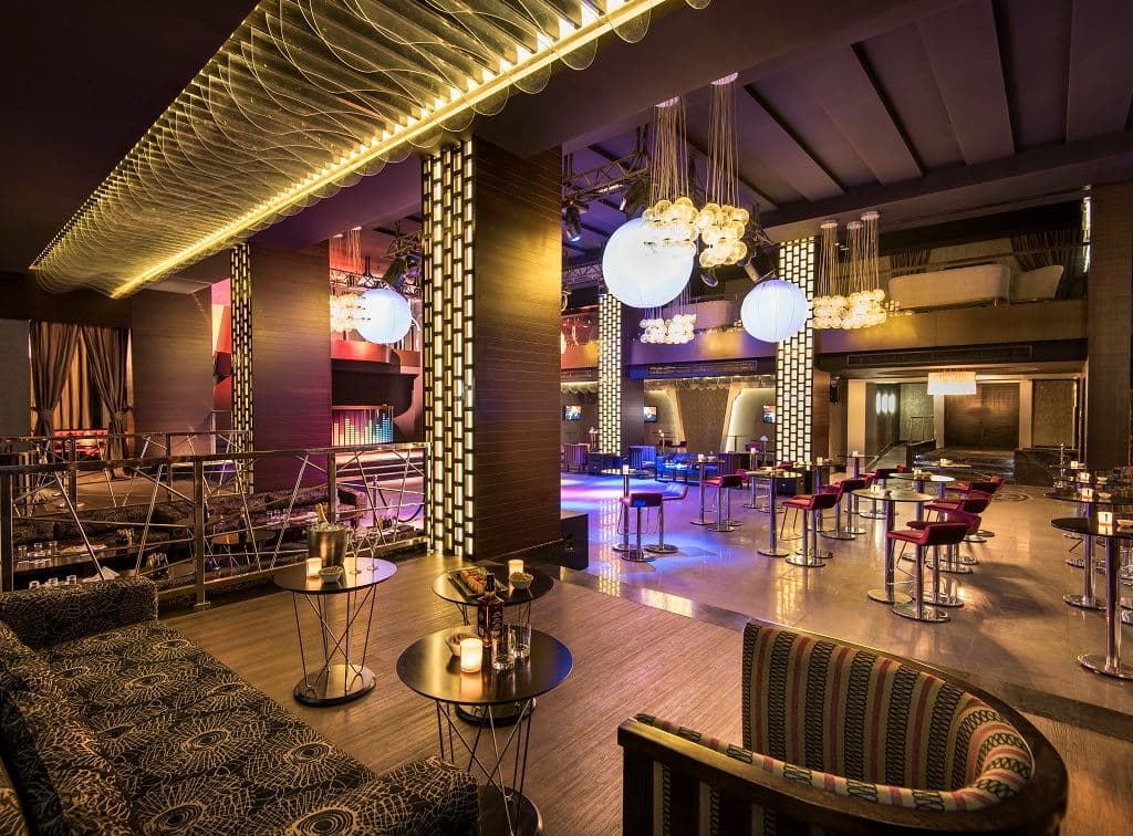 bars-aqua-pool-bar
