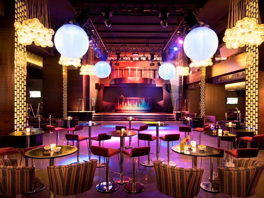 bars-aqua-pool-bar