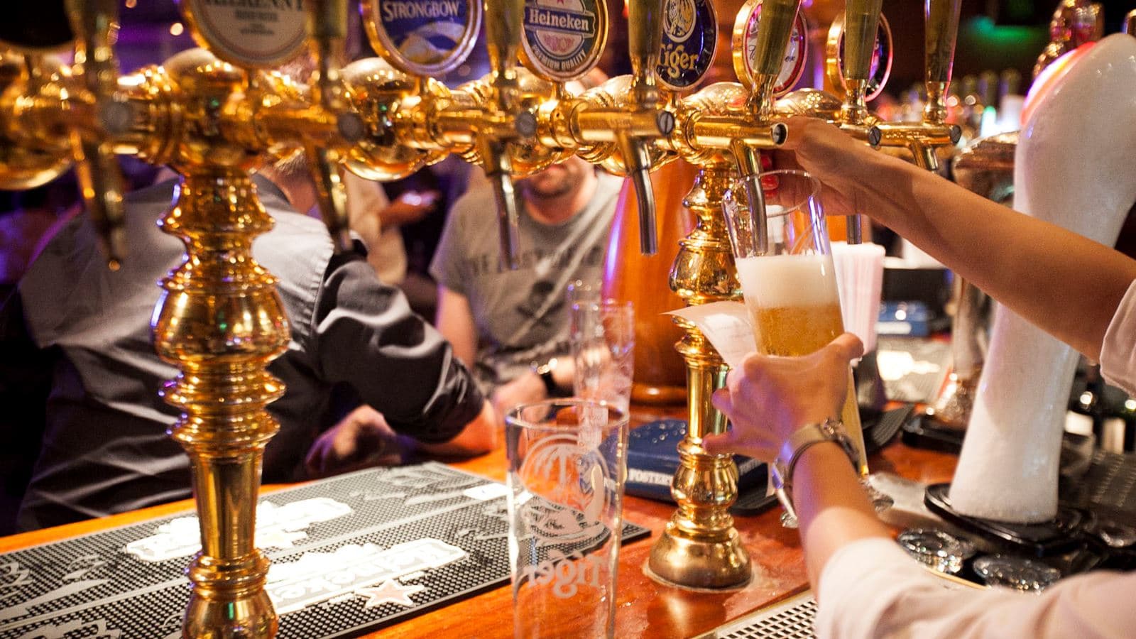 bars-crown-and-lion
