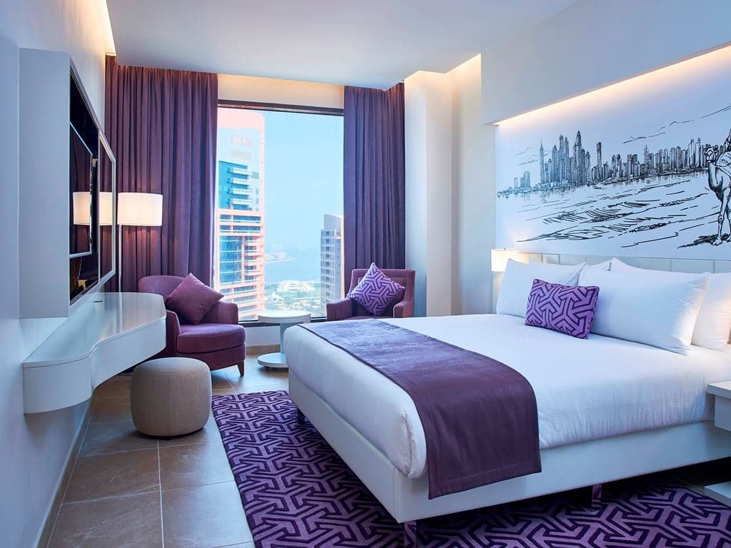 rooms-2-bedroom-suite-skyline-view