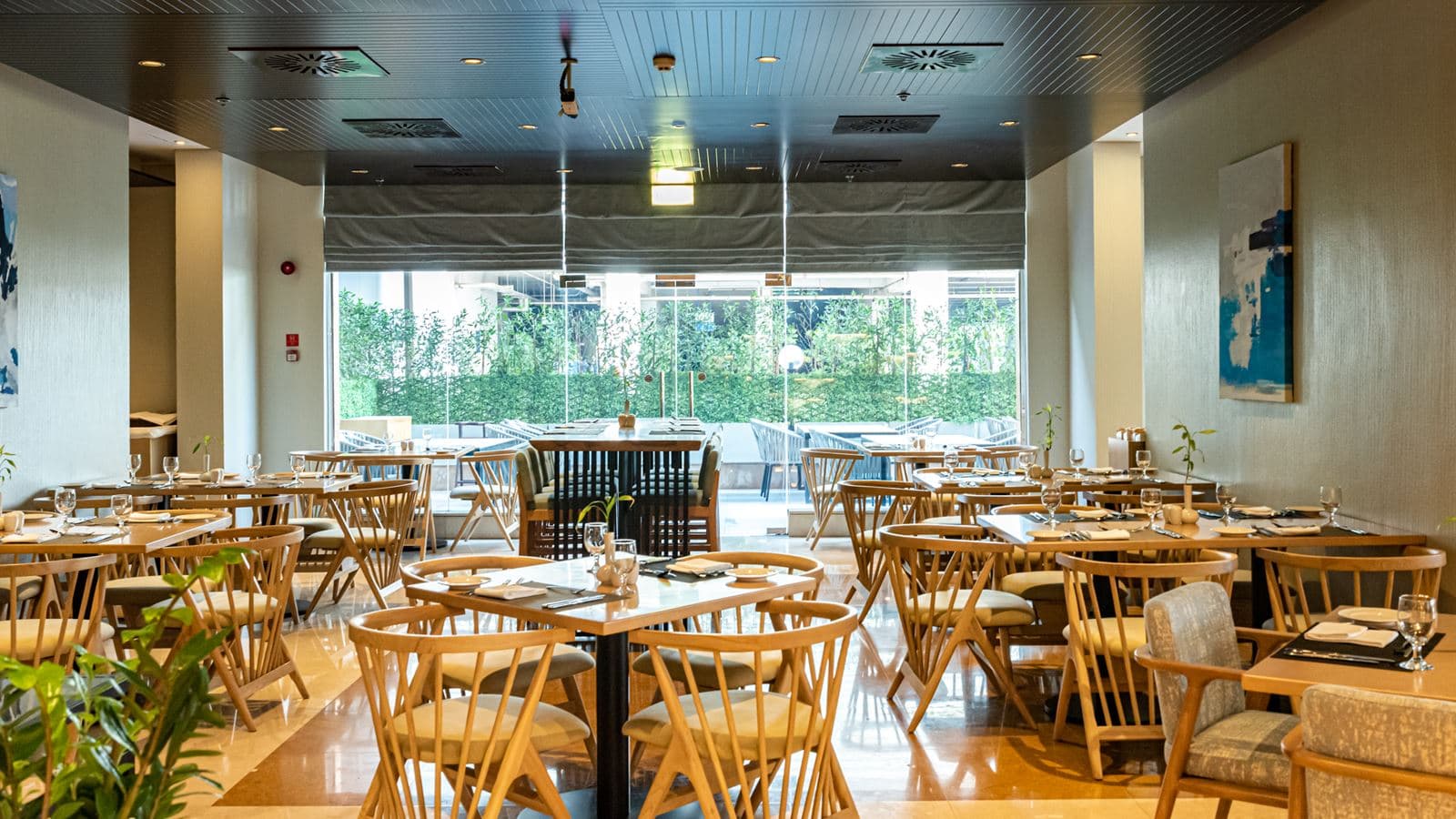 restaurants-day-and-night