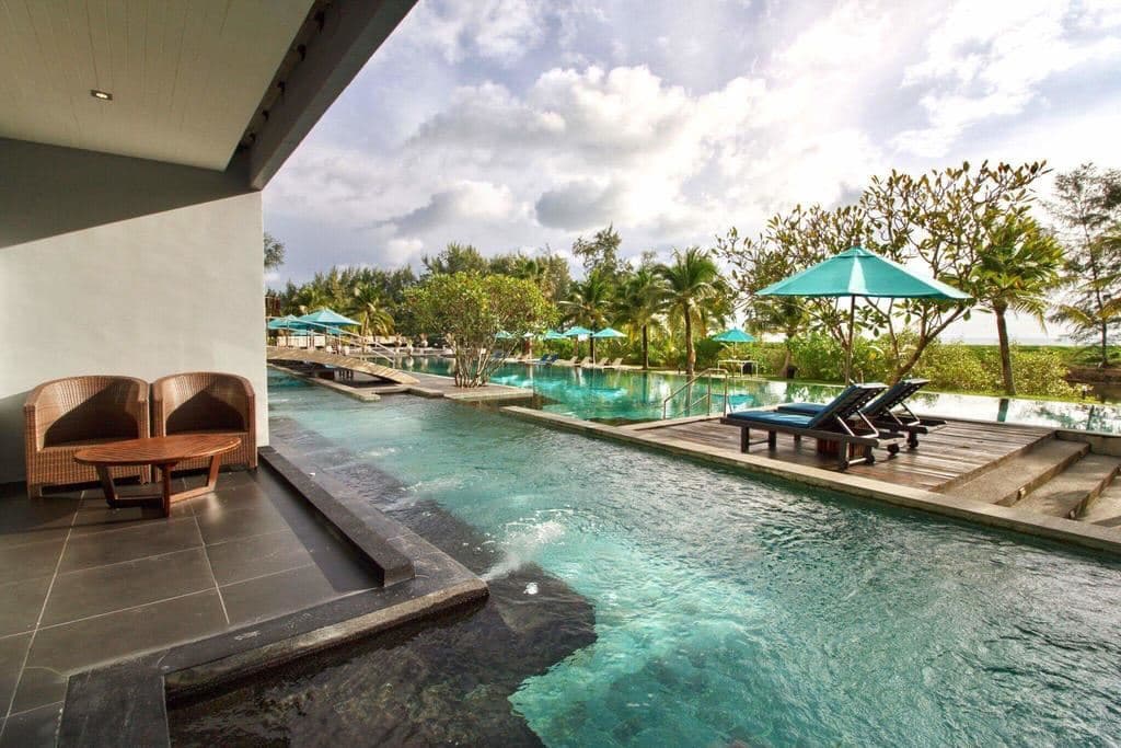 rooms-horizon-suite-pool-access--sea-view--and--pool-view