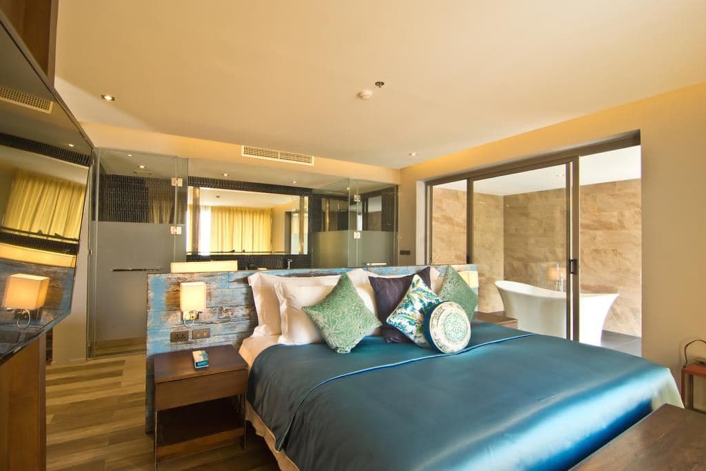 rooms-luxury-suite--seaview