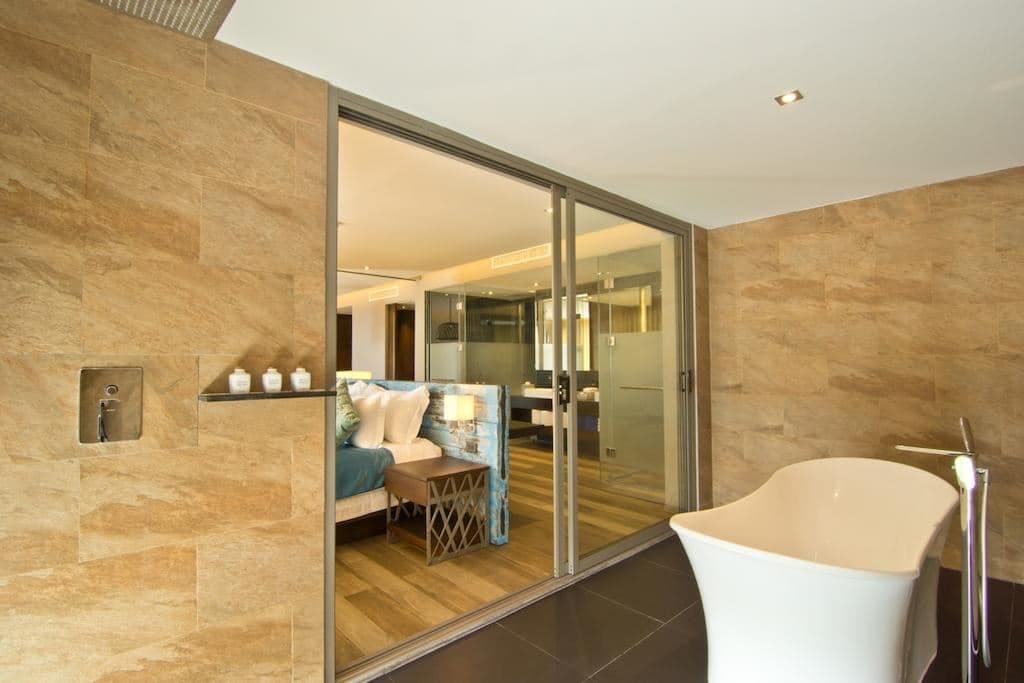 rooms-luxury-suite--seaview