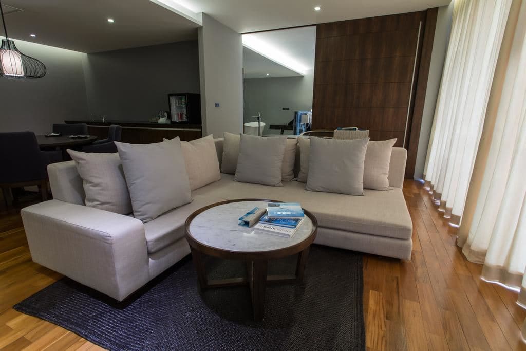 rooms-prestige-pool-suite--seaview