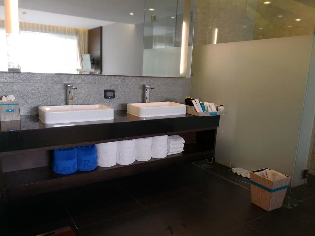 rooms-prestige-pool-suite--seaview