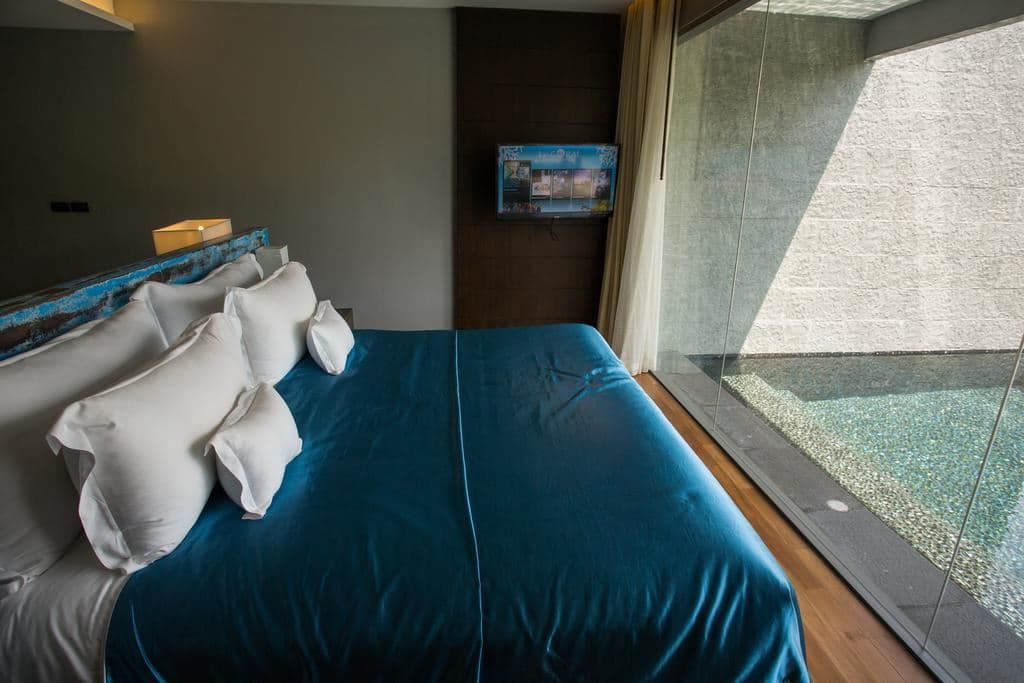 rooms-prestige-pool-suite--seaview