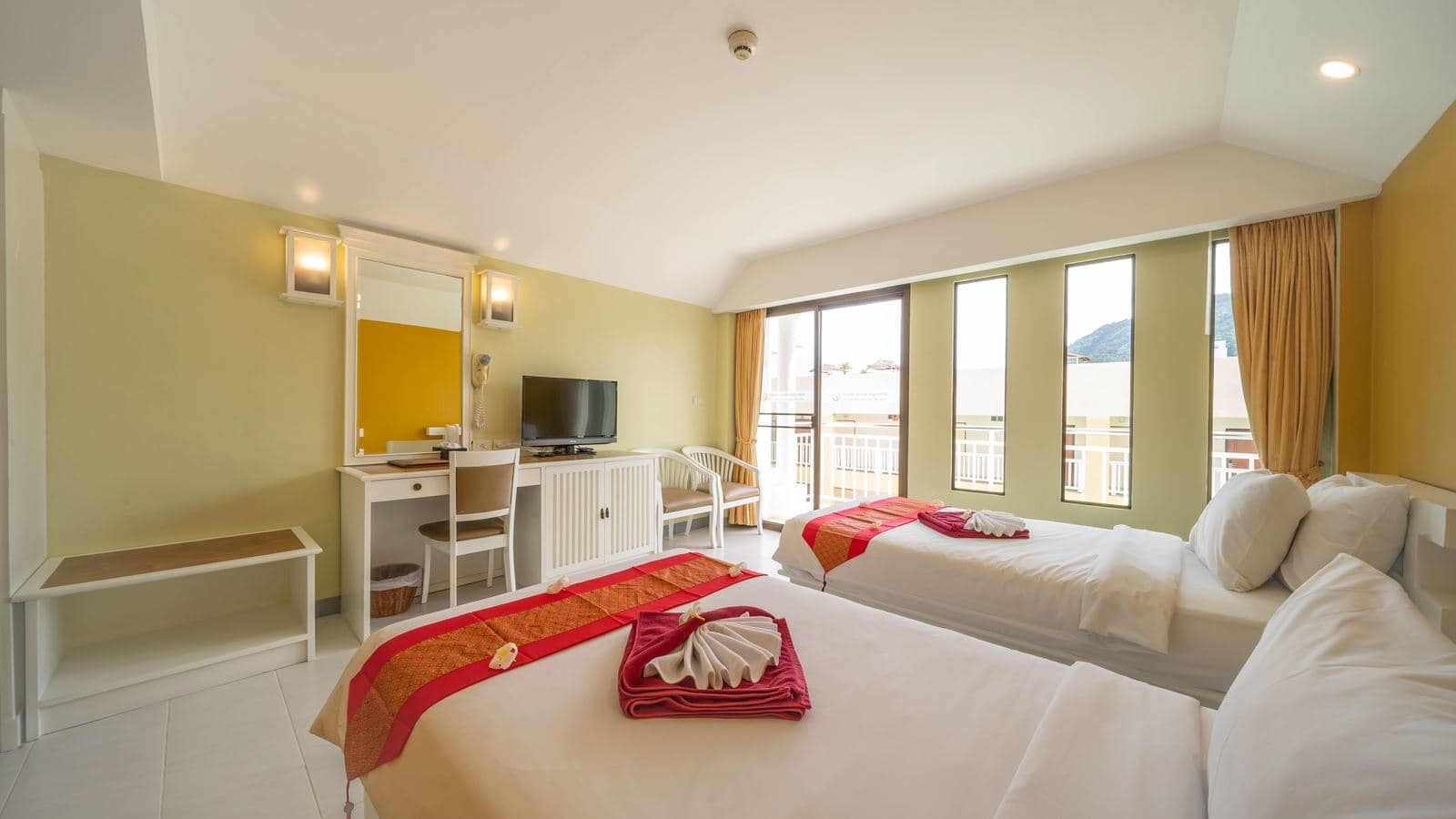 rooms-deluxe-room