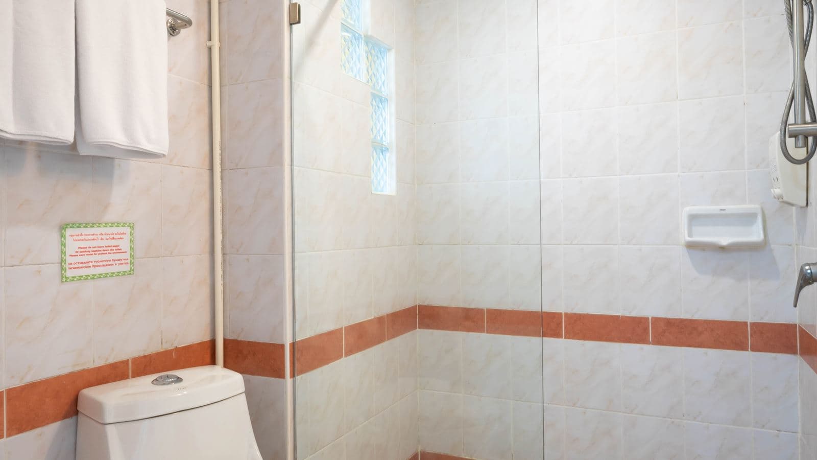 rooms-deluxe-room