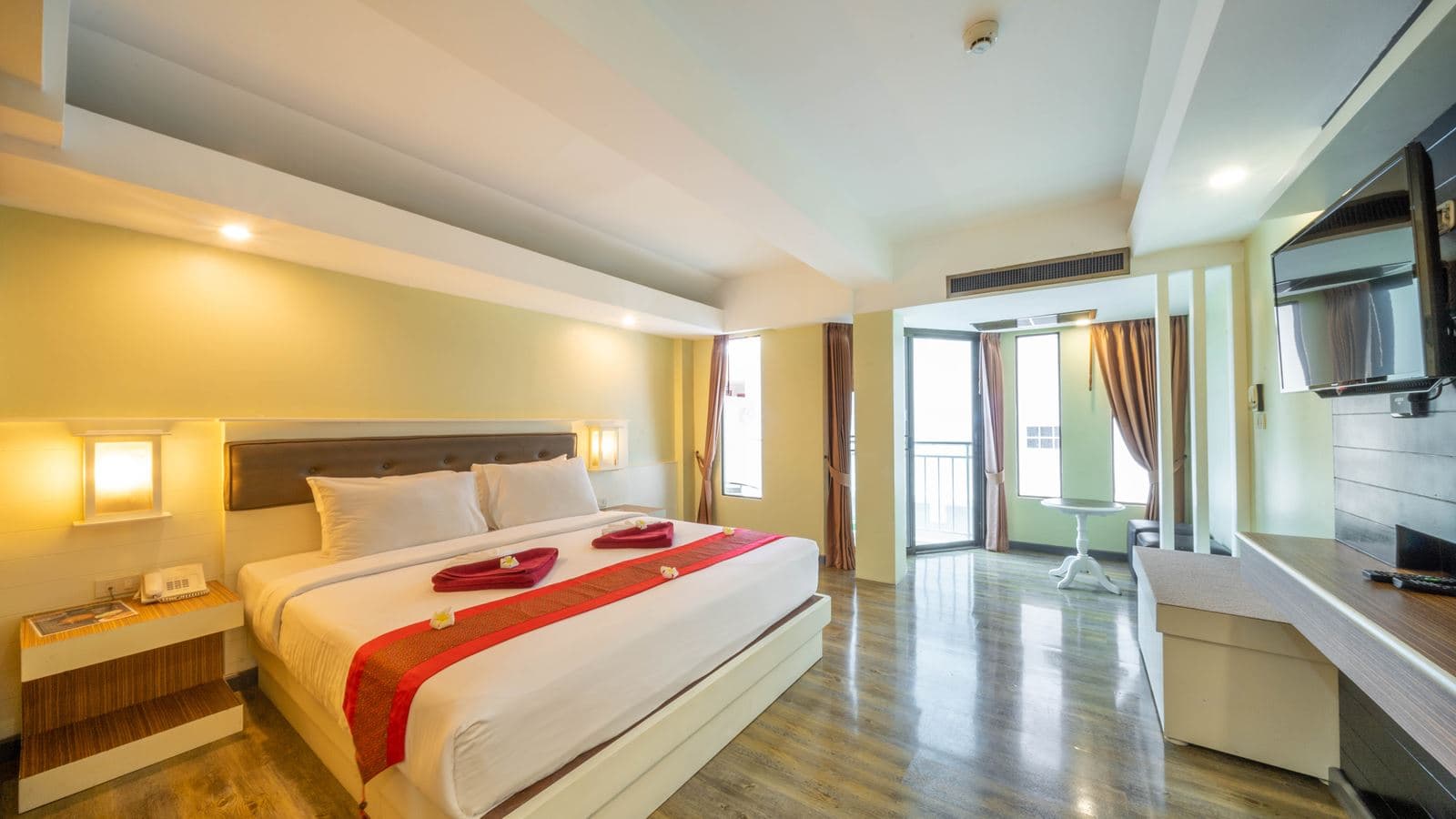 rooms-deluxe-studio