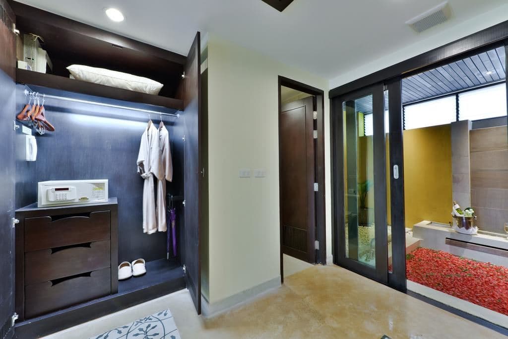 rooms-deluxe-grand-room